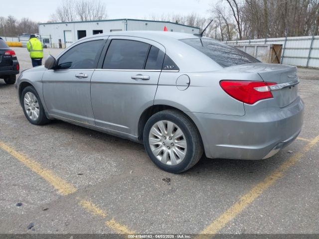 1C3CCBAB5EN211113 Chrysler 200 LX