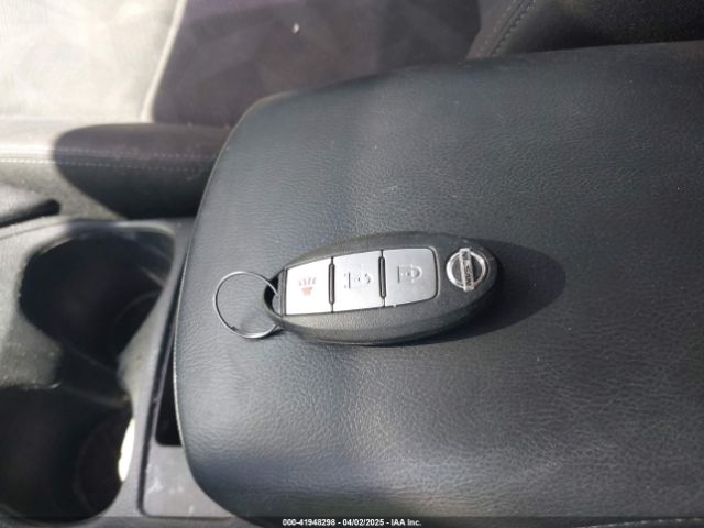 KNMAT2MV8GP697352 Nissan ROGUE SV