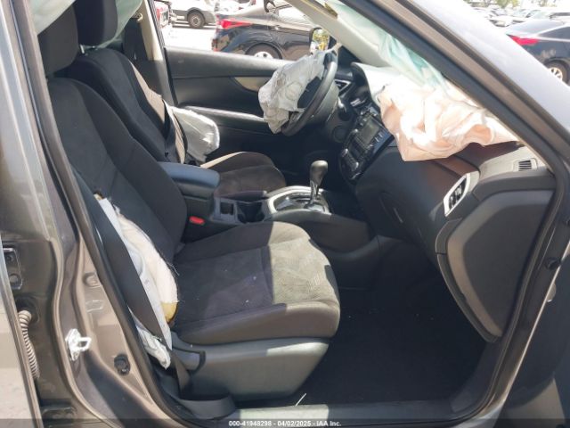 KNMAT2MV8GP697352 Nissan ROGUE SV