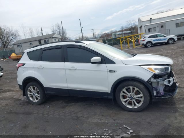 1FMCU9GD5JUC25213 Ford ESCAPE SE