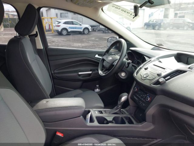 1FMCU9GD5JUC25213 Ford ESCAPE SE