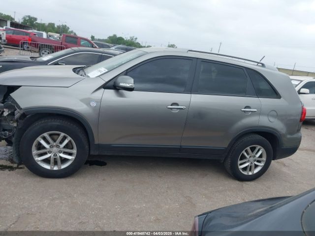 5XYKT3A63FG646270 KIA SORENTO LX