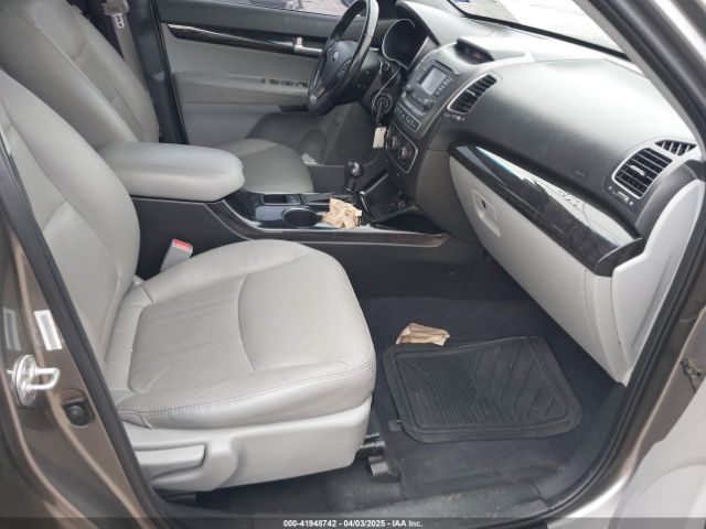 5XYKT3A63FG646270 KIA SORENTO LX
