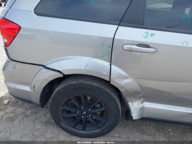 3C4PDCBB2KT798767 Dodge JOURNEY SE