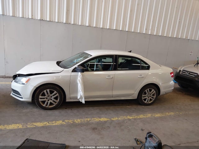 3VW2K7AJ7FM245657 Volkswagen Jetta 2.0l S