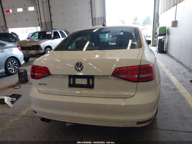 3VW2K7AJ7FM245657 Volkswagen Jetta 2.0l S