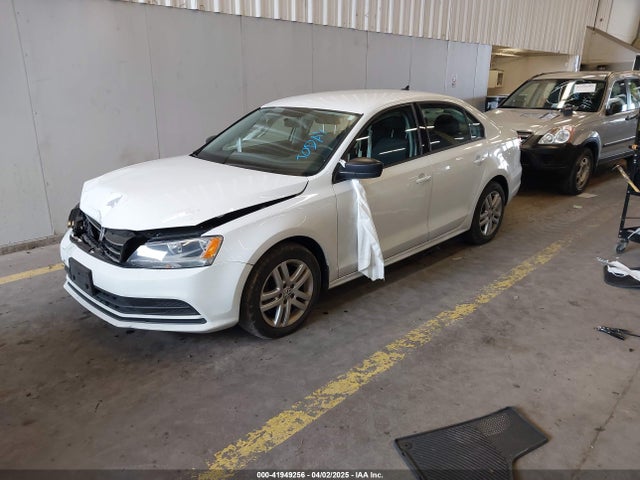 3VW2K7AJ7FM245657 Volkswagen Jetta 2.0l S