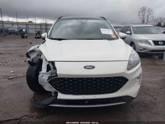 1FMCU9J98LUA35056 Ford Escape Titanium