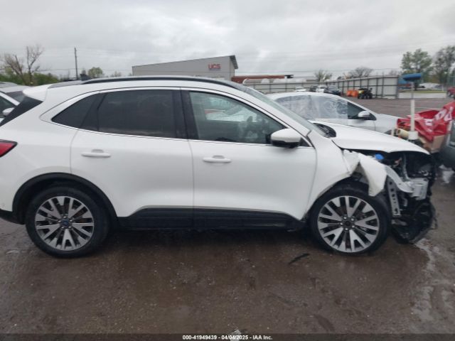1FMCU9J98LUA35056 Ford Escape Titanium