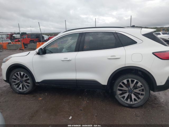 1FMCU9J98LUA35056 Ford Escape Titanium