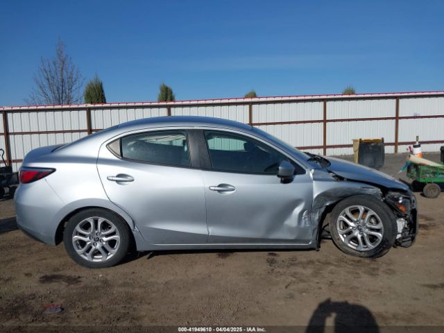 3MYDLBYV8JY328229 Toyota YARIS IA