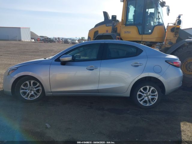 3MYDLBYV8JY328229 Toyota YARIS IA