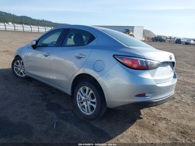 3MYDLBYV8JY328229 Toyota YARIS IA