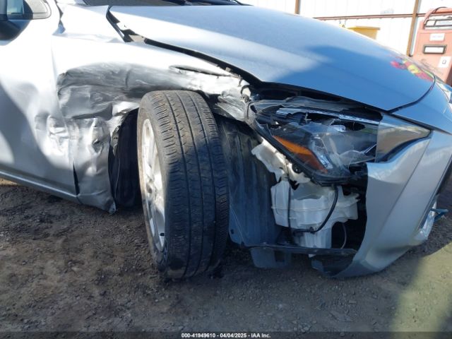 3MYDLBYV8JY328229 Toyota YARIS IA