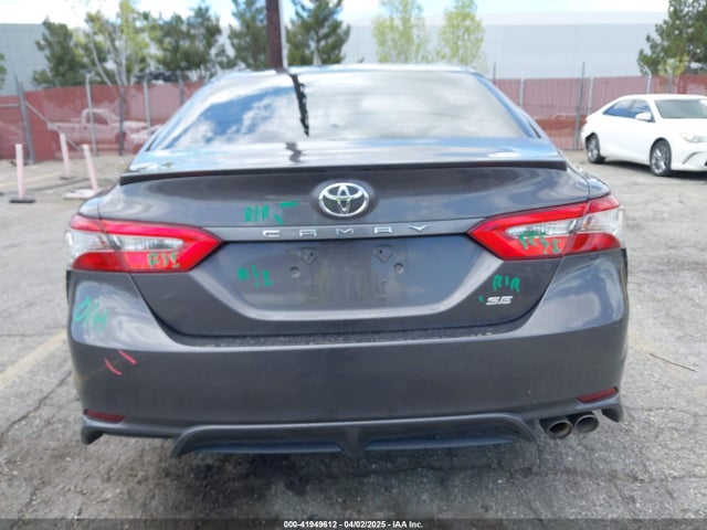 4T1B11HK1JU515810 Toyota CAMRY SE