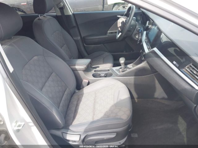KNDCB3LC0L5371441 KIA NIRO LX