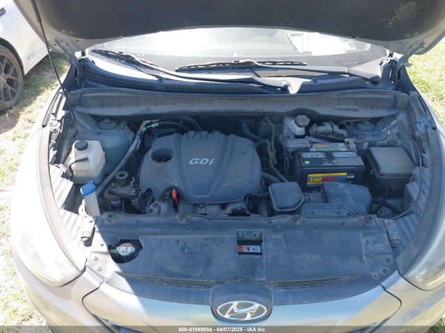KM8JU3AG2FU043760 Hyundai TUCSON SE