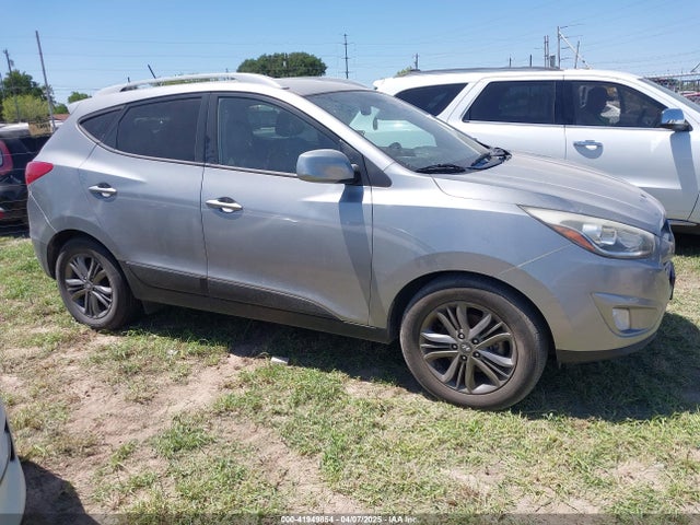 KM8JU3AG2FU043760 Hyundai TUCSON SE
