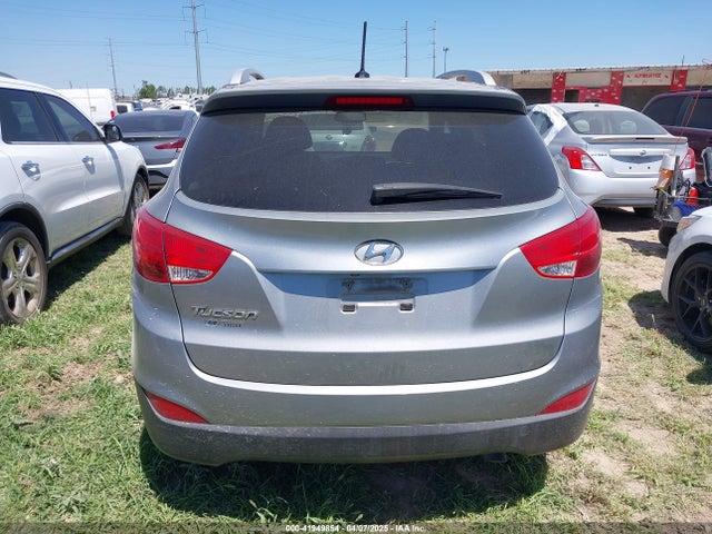 KM8JU3AG2FU043760 Hyundai TUCSON SE