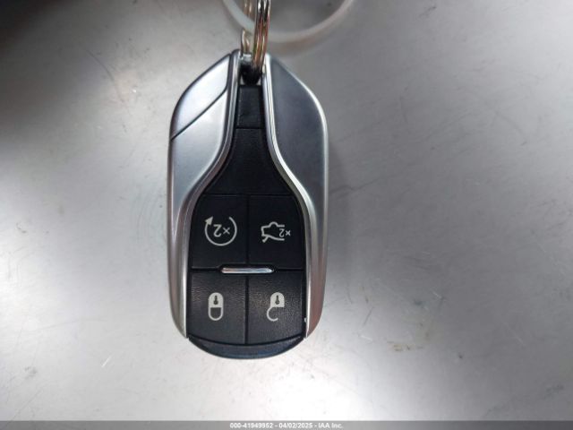 ZN661YUS1KX318915 Maserati Levante S Gransport