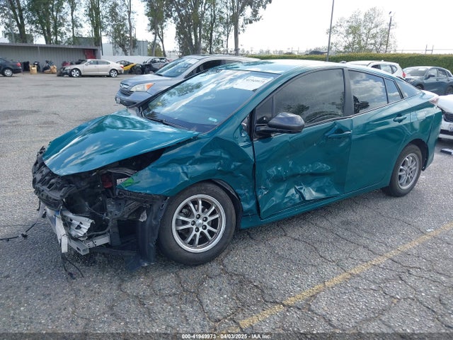 JTDKBRFU1J3586211 Toyota Prius Two