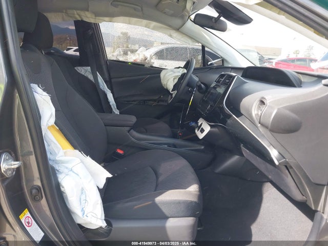 JTDKBRFU1J3586211 Toyota Prius Two