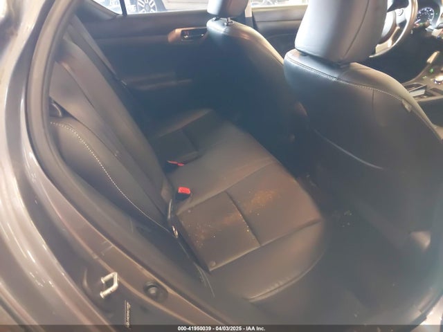 JTHKD5BH6E2189390 Lexus CT 200H