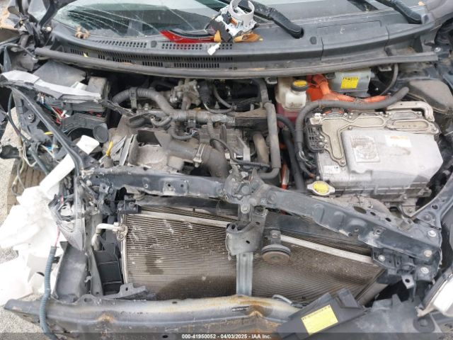 JTDKDTB32F1576858 Toyota Prius C Three