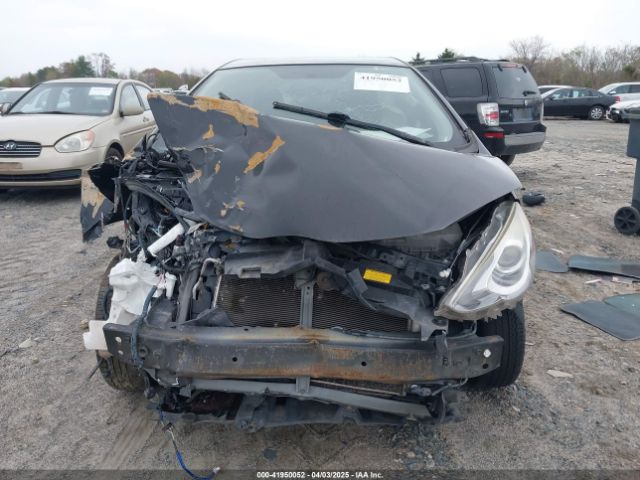 JTDKDTB32F1576858 Toyota Prius C Three