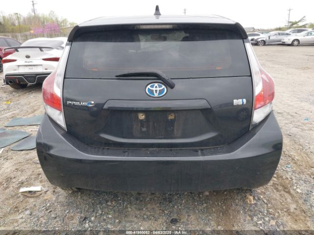 JTDKDTB32F1576858 Toyota Prius C Three