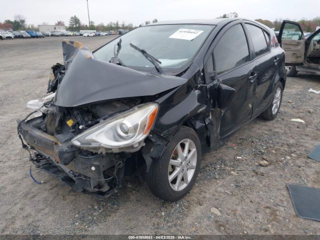 JTDKDTB32F1576858 Toyota Prius C Three