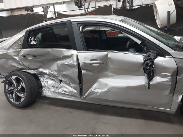 5NPLN4AG1NH057917 Hyundai ELANTRA SEL