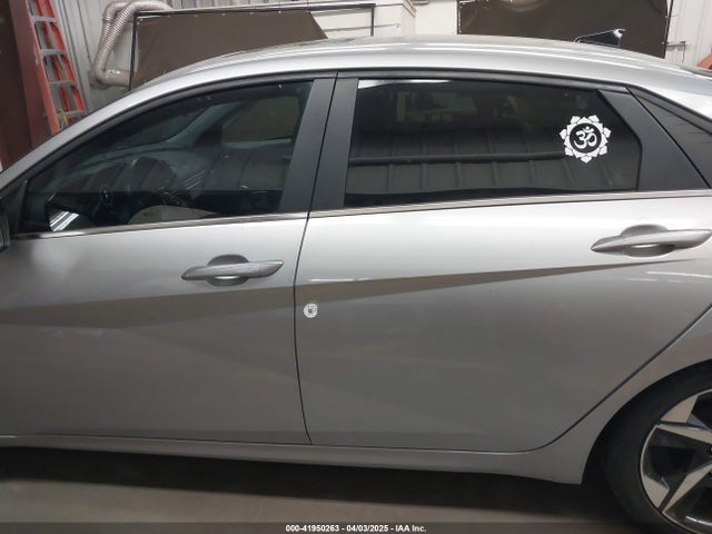 5NPLN4AG1NH057917 Hyundai ELANTRA SEL