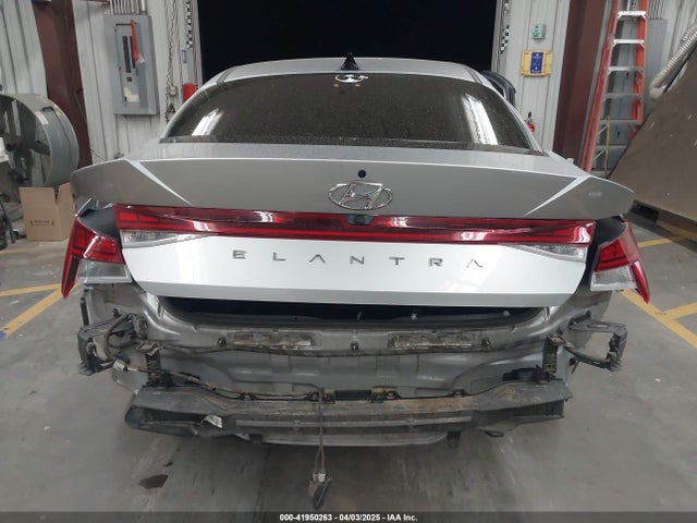 5NPLN4AG1NH057917 Hyundai ELANTRA SEL