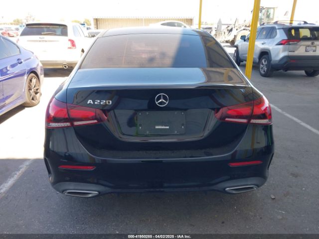 W1K3G4EB3NJ371168 Mercedes-Benz A 220