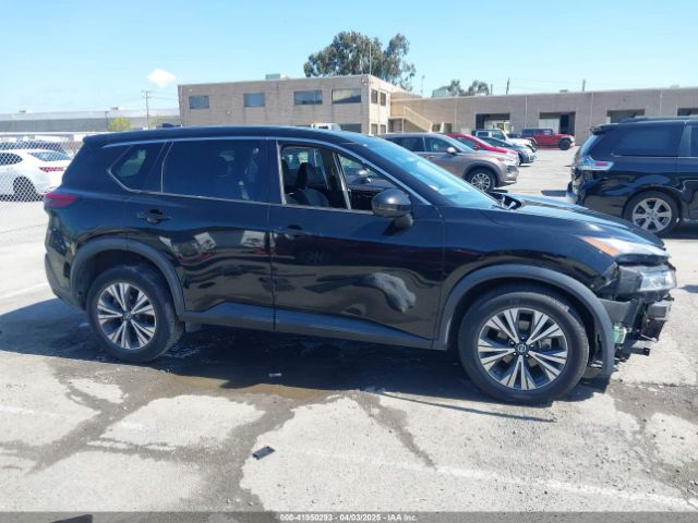 5N1AT3BA8MC766531 Nissan Rogue Sv Fwd