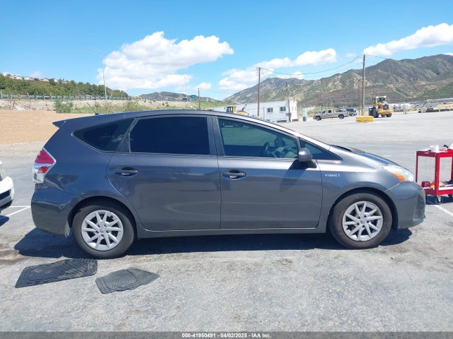JTDZN3EU2FJ031520 Toyota Prius V Two