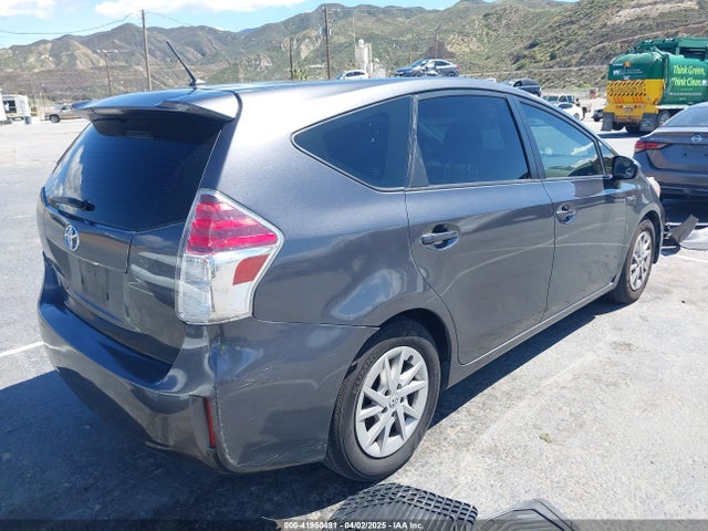 JTDZN3EU2FJ031520 Toyota Prius V Two