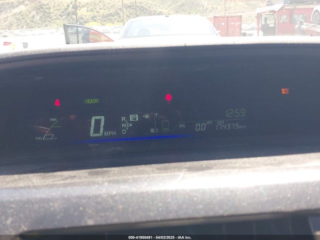 JTDZN3EU2FJ031520 Toyota Prius V Two