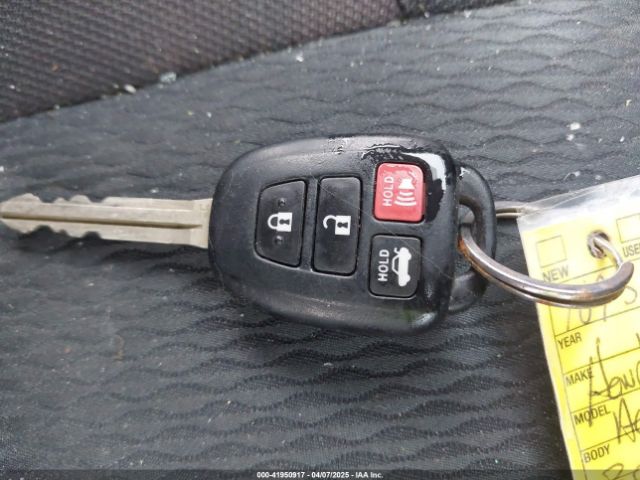 2T1BURHE1HC891032 Toyota COROLLA LE