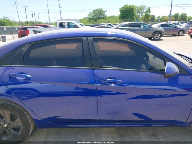 KMHLM4AG4NU308921 Hyundai ELANTRA SEL