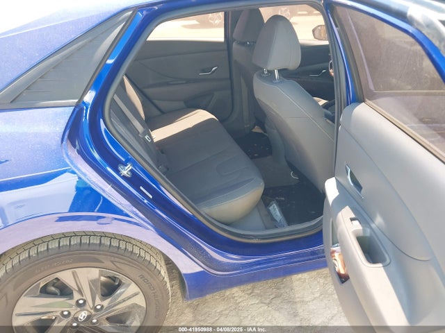 KMHLM4AG4NU308921 Hyundai ELANTRA SEL
