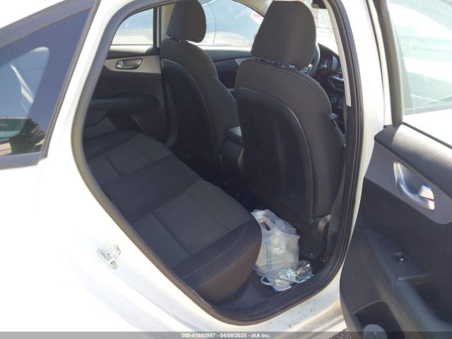 3KPF24AD1NE479654 KIA Forte Lxs
