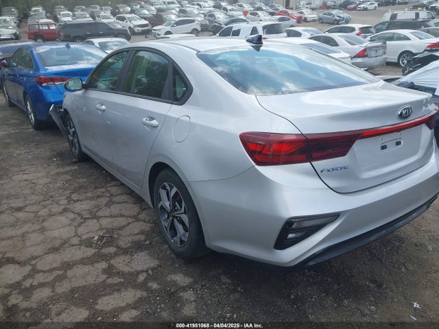3KPF24AD0ME275443 KIA Forte Lxs