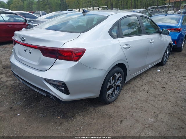 3KPF24AD0ME275443 KIA Forte Lxs