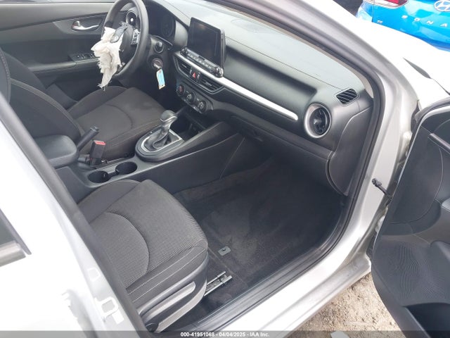 3KPF24AD0ME275443 KIA Forte Lxs