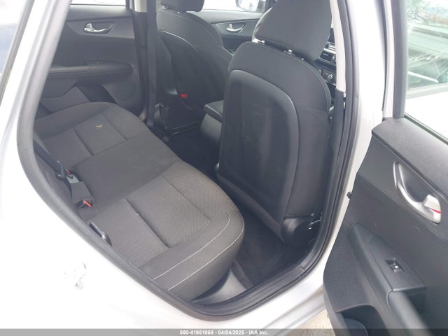 3KPF24AD0ME275443 KIA Forte Lxs