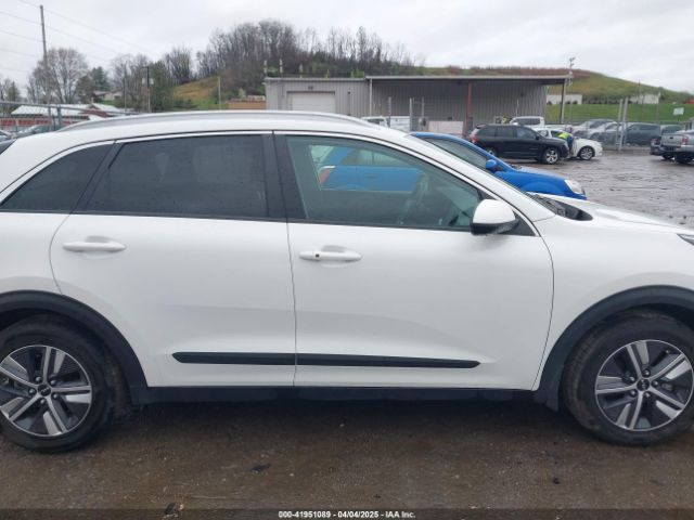 KNDCB3LC1N5510527 KIA Niro Lxs