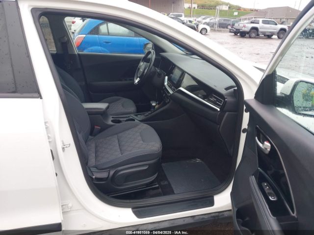 KNDCB3LC1N5510527 KIA Niro Lxs