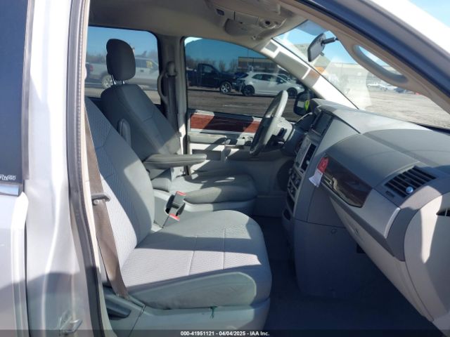 2010 CHRYSLER TOWN & COUNTRY 2A4RR5D19AR450132 Photo 4